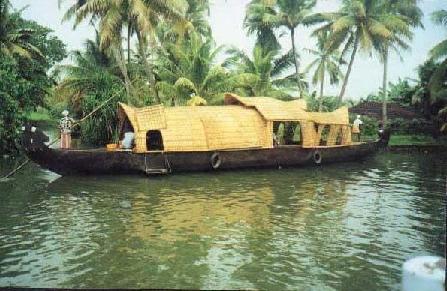 Kettuvallom at Karanchira river